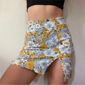 Urban Outfitters Notched Linen Floral Mini Skirt yellow size SP Cottagecore